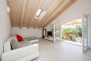Silver Lake Apartment