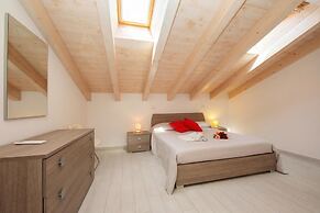 Silver Lake Apartment
