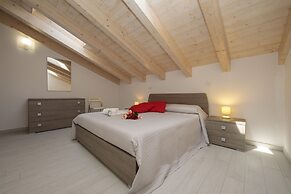 Silver Lake Apartment