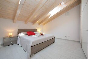 Silver Lake Apartment