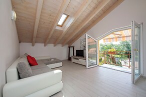 Silver Lake Apartment