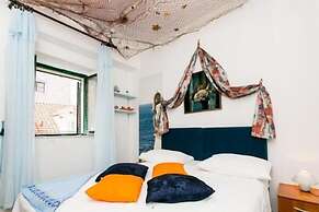 Blue Symphony Apartment