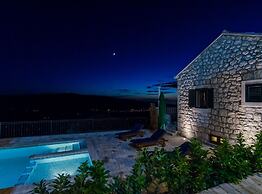 Villa Falcon Rook