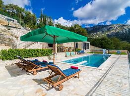 Villa Falcon Rook