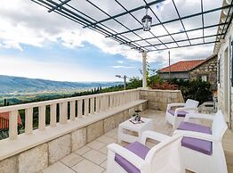 Villa Falcon Rook