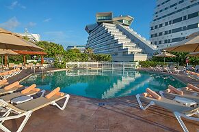 State of the Art beach front Condo
