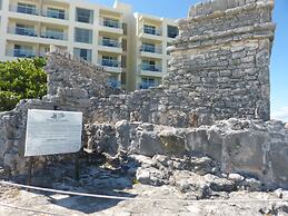 State of the Art beach front Condo