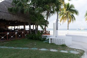 Oceanfront Condo at Voted Best Cancun Sandy Beach