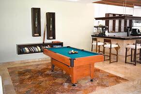 Oceanfront Condo at Voted Best Cancun Sandy Beach