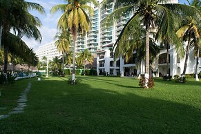 Oceanfront Condo at Voted Best Cancun Sandy Beach
