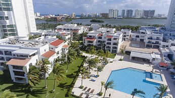 Oceanfront Condo at Voted Best Cancun Sandy Beach