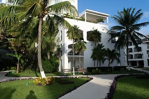 Oceanfront Condo at Voted Best Cancun Sandy Beach