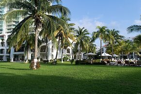 Oceanfront Condo at Voted Best Cancun Sandy Beach