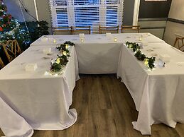 The Roade House Rooms