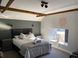 The Roade House Rooms