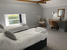 The Roade House Rooms