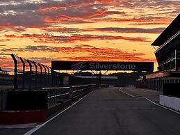 The Roade House Rooms