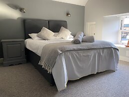 The Roade House Rooms