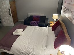 The Roade House Rooms