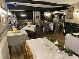 The Roade House Rooms