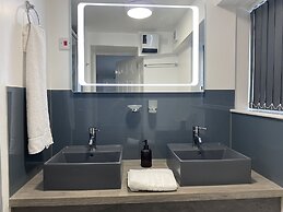 The Roade House Rooms