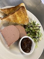 The Roade House Rooms