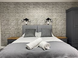 The Roade House Rooms