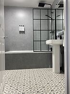 The Roade House Rooms