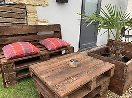 The Roade House Rooms