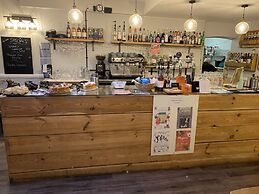 The Roade House Rooms