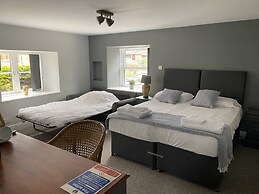 The Roade House Rooms