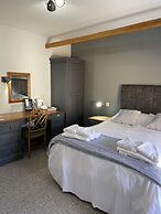 The Roade House Rooms