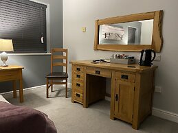 The Roade House Rooms