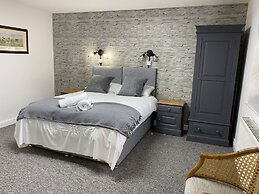 The Roade House Rooms