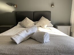 The Roade House Rooms