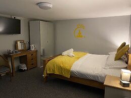 The Roade House Rooms