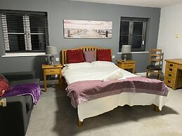 The Roade House Rooms