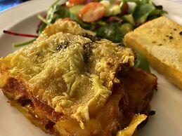 The Roade House Rooms