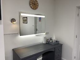 The Roade House Rooms