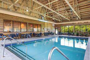 The Shore Club Wisconsin, Ascend Hotel Collection