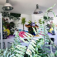 Cálido Cosmos Hotel