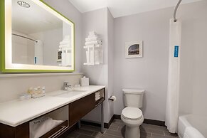 Hampton Inn & Suites Raleigh Midtown