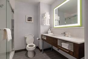 Hampton Inn & Suites Raleigh Midtown