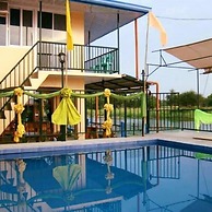 Tagudan Kubo Garden Hotel