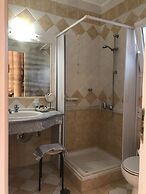 Room in Apartment - L'eremo Luxury Messonete