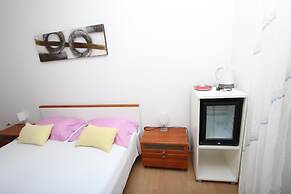 Rooms and Apartment Luana