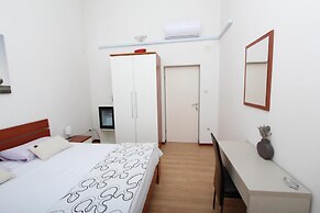 Rooms and Apartment Luana