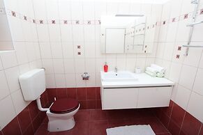 Rooms and Apartment Luana