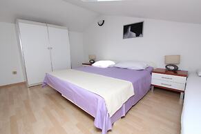 Rooms and Apartment Luana