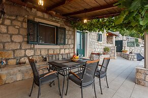 Village house Ana Dubravica